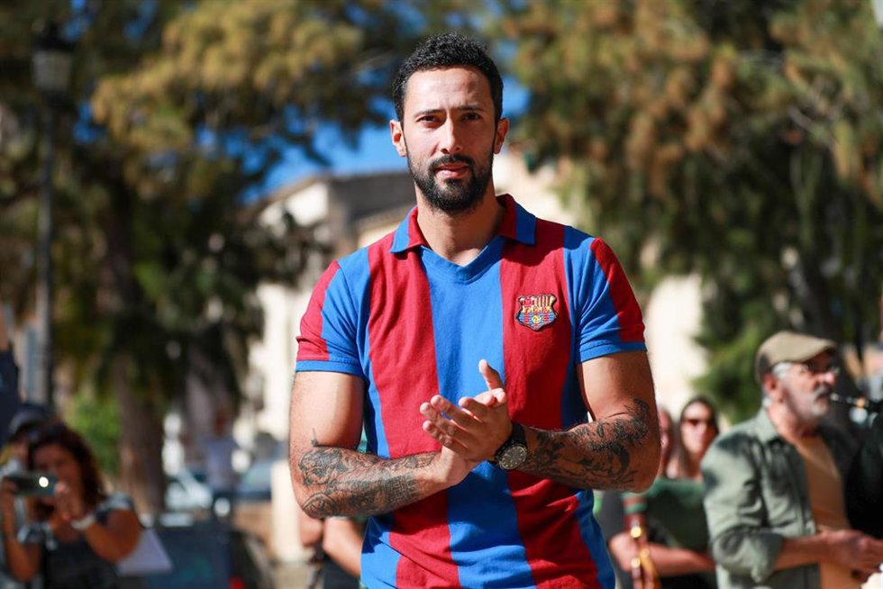 El rapero mallorquín Josep Miquel Arenas, conocido como Valtnyc, llega a su pueblo natal, a 29 de octubre de 2023, en Sineu, Mallorca, Baleares (España)