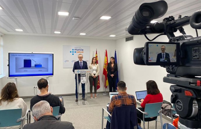 El consejero de Salud, Juan José Pedreño, ofrece los datos de las listas de espera del Servicio Murciano de Salud (SMS) correspondientes a junio de 2023