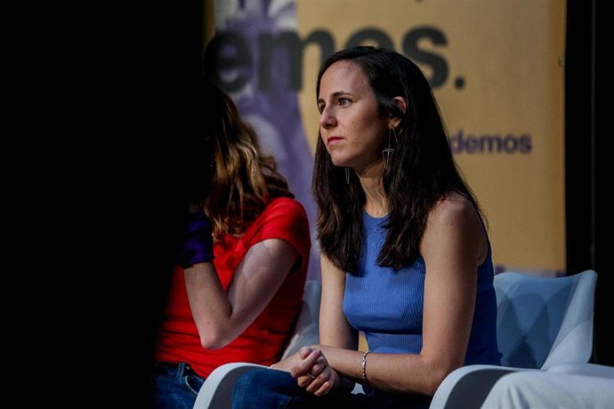 Archivo - La secretaria general de Podemos y ministra de Derechos Sociales y Agenda 2030 en funciones, Ione Belarra, durante un acto de Podemos, en el Teatro Fernando de Rojas, CBA, a 16 de septiembre de 2023, en Madrid (España). 