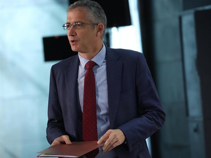 El gobernador del Banco de España, Pablo Hernández de Cos, durante la celebración del XIV Encuentro Financiero del diario Expansión y KPMG, en el Auditorio Rafael del Pino en Madrid, a 9 de octubre de 2023, en Madrid (España).