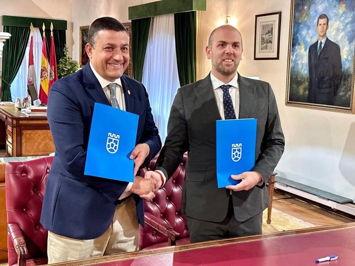 Carlos García, presidente Diputación de Ávila, y Diego Díez, presidente de CEOE Ávila.