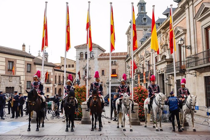 Acto convocado por el Ayuntamiento de Madriod coincidiendo con el paso de la comitiva real tras la jura de la Princesa de Asturias