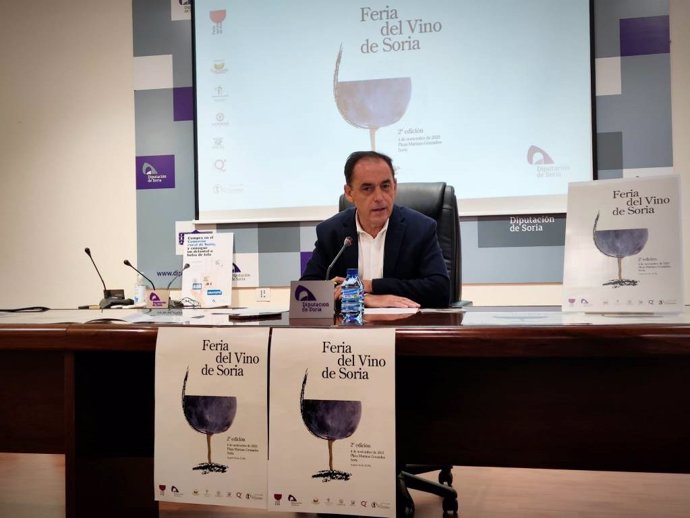 El presidente de la Diputación de Soria presenta la Feria del Vino de Soria.