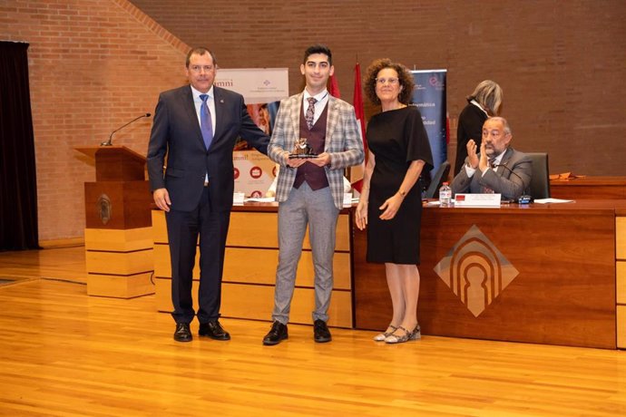 Entrega de los premios a alumnos de la Escuela Superior de Ingeniería Informática de la UCLM