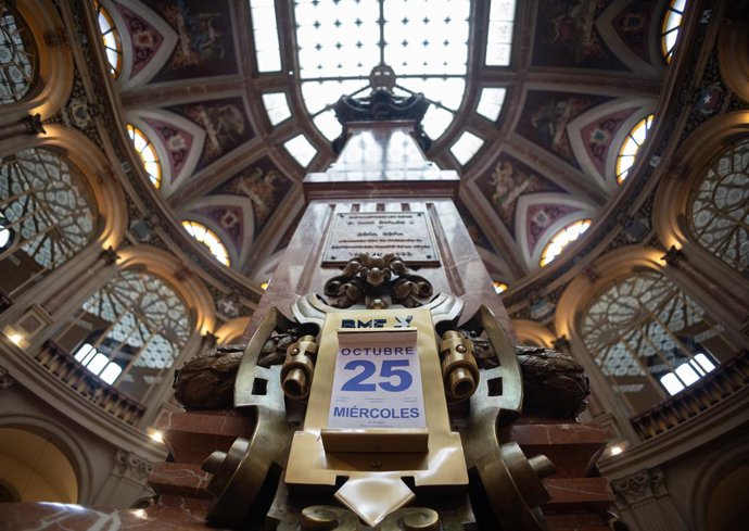 Calendario a día 25 de octubre, en el Palacio de la Bolsa, a 25 de octubre de 2023, en Madrid (España). 