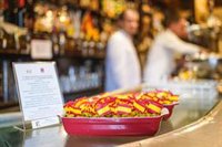 Los restaurantes centenarios de la capital celebran la jura de la Constitución de la Princesa de Asturias con una gilda