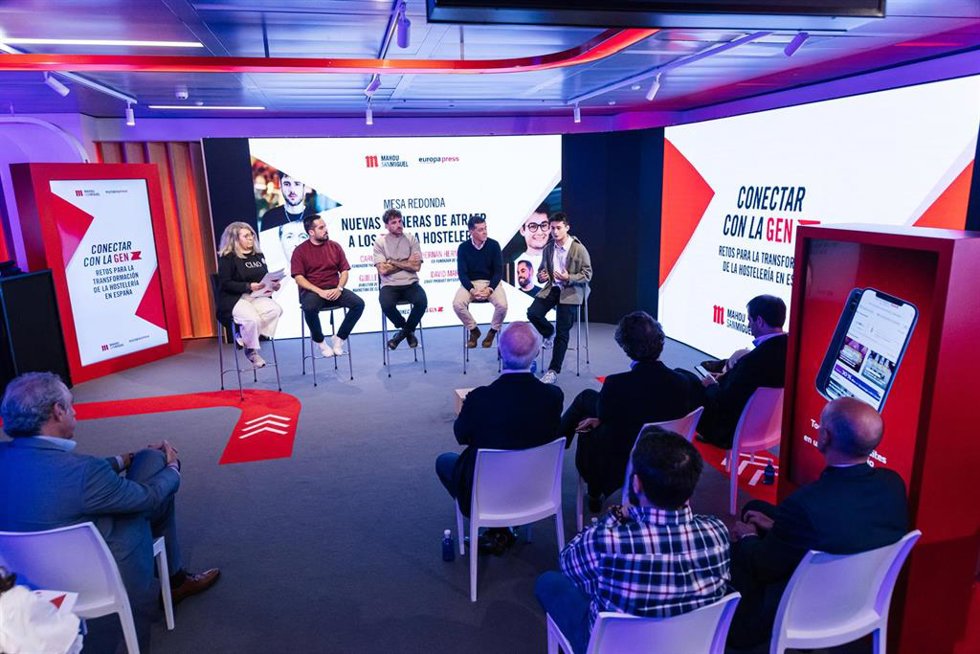 El Chief Product Ocer de Velada, David Martín; el fundador de The Fitzgerald Burger Company, Carlos Gelabert; el director de Desarrollo Comercial y Marketing de Clientes de Mahou San Miguel, Guillermo Arrieta y el co-fundador de Gloop, Hernán Hernández, 