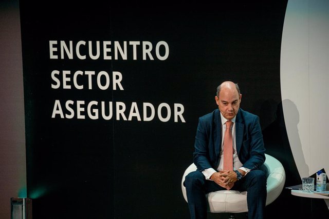 El vicepresidente de MAPFRE y CEO de Iberia, José Manuel Inchausti, participa en una mesa redonda durante el XXX Encuentro del Sector Asegurador , en el Auditorio Rafael del Pino, a 17 de octubre de 2023, en Madrid (España). 