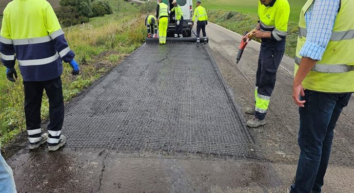 Obras en un tramo de la carretera A-389 en Arcos.