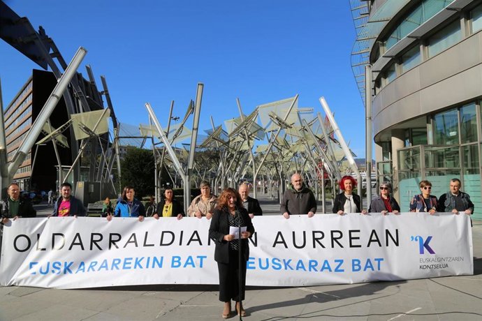 Pancarta que abrirá la manifestación de Kontseilua el 4 de noviembre en Bilbao