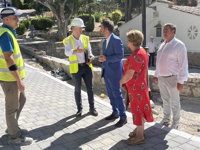 Archivo - El consejero madrileño de Presidencia, Justicia y Administración Local del Ejecutivo, Miguel Ángel García Martín, visita Villar del Olmo