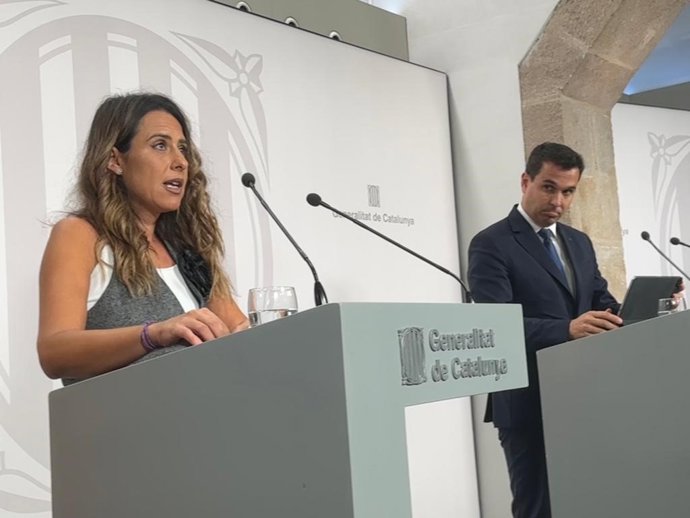 La portavoz del Govern, Patrícia Plaja, con el director de la ACA, Samuel Reyes