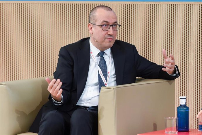 Archivo - El consejero delegado de BBVA, Onur Gen, durante la segunda jornada del 18 encuentro del sector bancario, a 17 de mayo de 2023, en Madrid (España). 