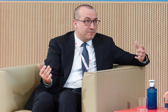 Archivo - El consejero delegado de BBVA, Onur Gen, durante la segunda jornada del 18 encuentro del sector bancario, a 17 de mayo de 2023, en Madrid (España). 