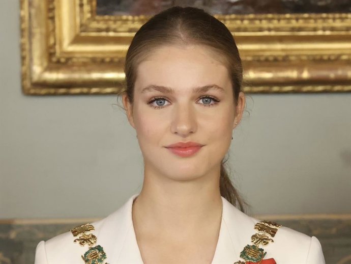 La Princesa Leonor con el collar de la Orden de Carlos III