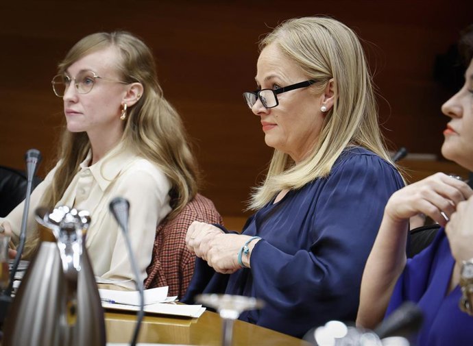 Las diputadas del PSPV-PSOE Cristina Martínez y Rosa Peris