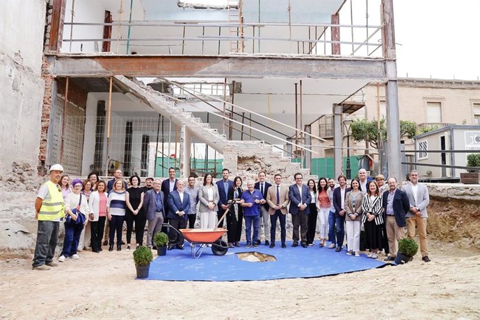 Diputación y Ayuntamiento colocan la primera piedra de las obras de la nueva Biblioteca Municipal de Vera (Almería)