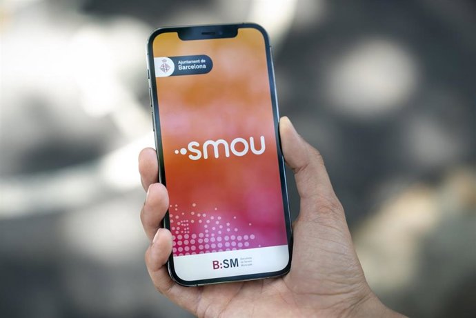 Archivo - La aplicación de movilidad Smou de Barcelona.