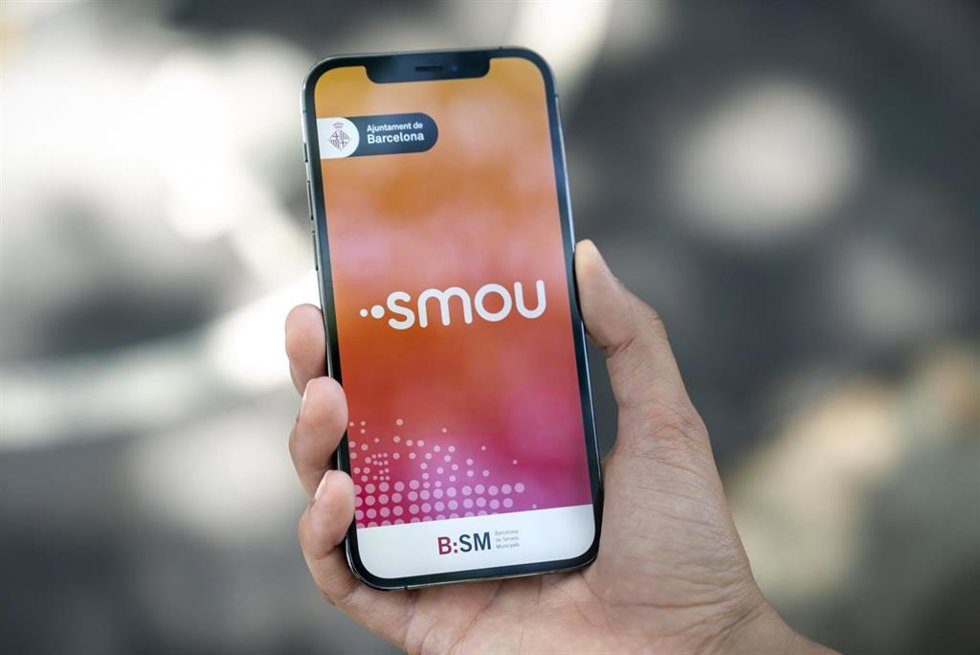 Archivo - La aplicación de movilidad Smou de Barcelona.