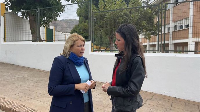 La parlamentaria andaluza por el PP de Málaga y portavoz de Infancia en la Cámara autonómica, Loli Caetano, en Nerja (Málaga)