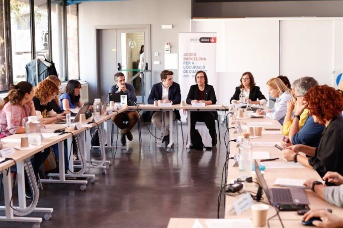 La primera reunión del mandato de la Mesa de Empleo Juvenil de Barcelona de este mandato.