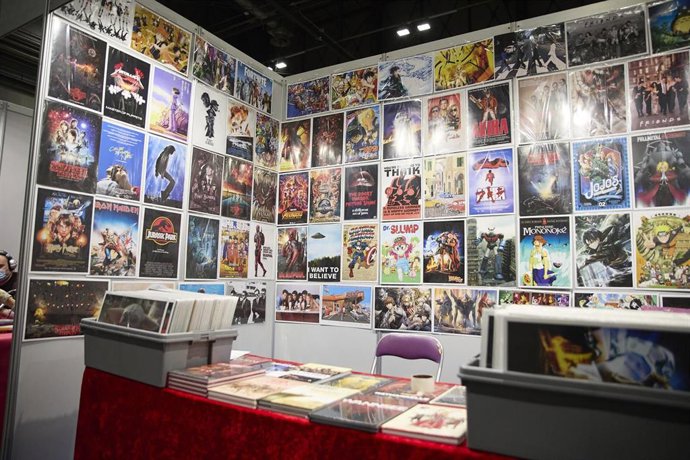 Archivo - Un puesto de venta en la feria Madrid Cómic Pop Up, en Ifema Madrid
