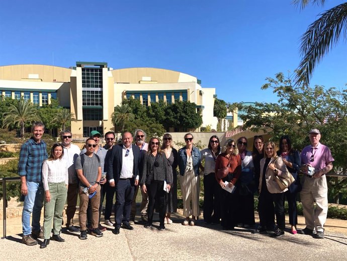 Productores internacionales visitan los estudios de cine de Alicante, Ciudad de la Luz.