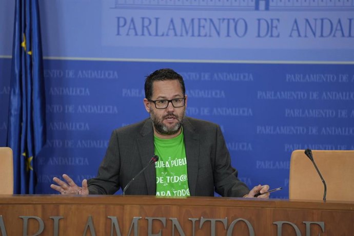 El portavoz parlamentario de Adelante Andalucía, José Ignacio García, este martes en rueda de prensa.