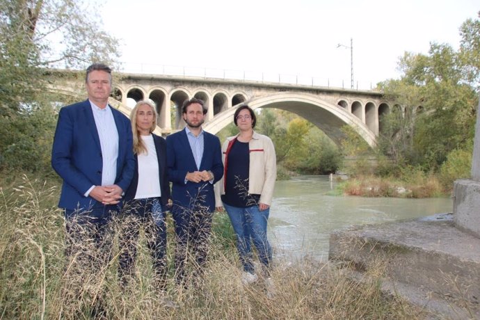 El alcalde de Monzón y presidente de la DPH, Isaac Claver; la alcaldesa de Binéfar, Patricia Rivera; la alcaldesa de Tamarite, Sandra González; y el alcalde de Fraga, Ignacio Gramún, se rebelan ante el independentismo "radical y okupa" de Junts