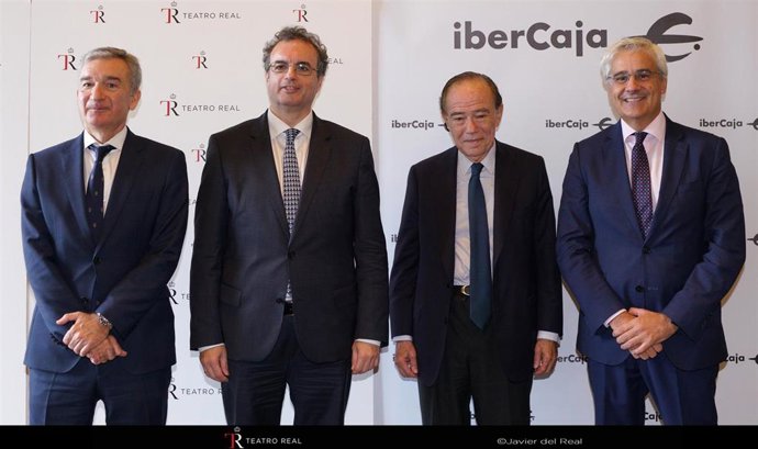 El presidente y el director general del Teatro Real, Gregorio Marañón e Ignacio García-Belenguer, con el presidente y el consejero delegado de Ibercaja, Francisco Serrano y Víctor Iglesias