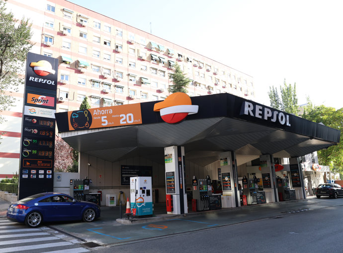 Una gasolinera, a 6 de octubre de 2023, en Madrid (España). 