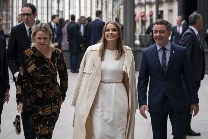 La presidenta de Baleares, Marga Prohens, a su llegada la jura de Leonor.