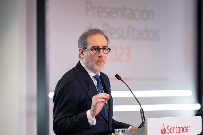 El consejero delegado de Grupo Santander, Héctor Grisi, interviene durante la presentación de los resultados del tercer trimestre del año del grupo en la Ciudad Grupo Santander de Boadilla del Monte, a 25 de octubre de 2023.