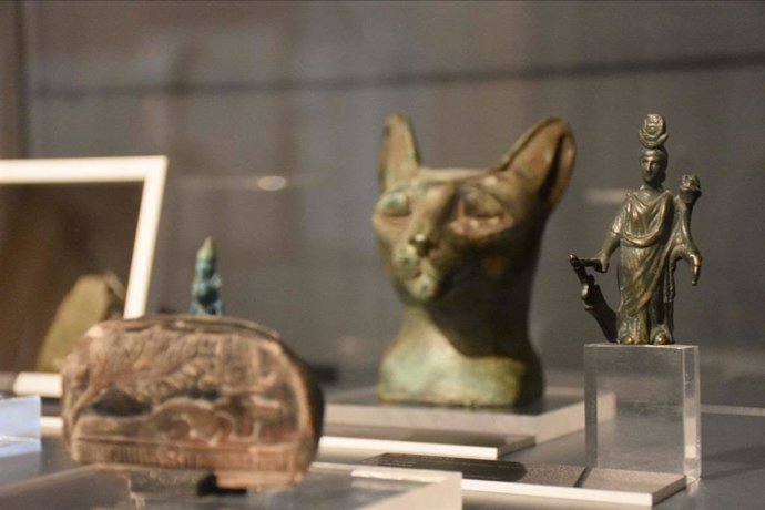 Piezas de la muestra "Ni neu, Isis, Señora de todas las tierras"