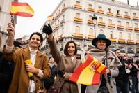 El centro de Madrid se vuelca con la jura de Leonor al grito de "feliz cumpleaños" y "viva el futuro de España"