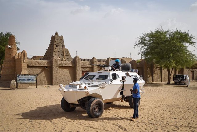 Archivo - June 27, 2022, Timbuktu, Timbuktu, Mali: Members of the United Nations Police Force (UNPOL) in Mali operating within MINUSMA provide security for a delegation during a working mission in the centre of Timbuktu, 27 June 2022.