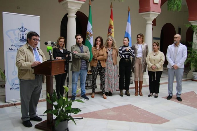 Lectura manifiesto Memoria 31 de octubre 2023 en el patio del Ayuntamiento de Alcalá de Guadaíra.