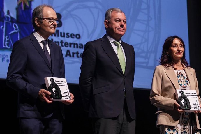 El alcalde de Sevilla, en la inauguración del congreso internacional de belenistas, en Fibes.