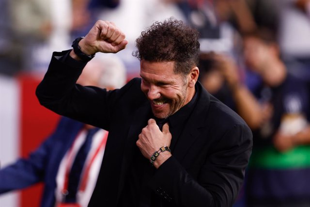 Archivo - Diego Pablo Simeone, head coach of Atletico de Madrid, gestures during the spanish league, La Liga EA Sports, football match played between Atletico de Madrid and Real Madrid at Civitas Metropolitano stadium on September 24, 2023, in Madrid, Spa