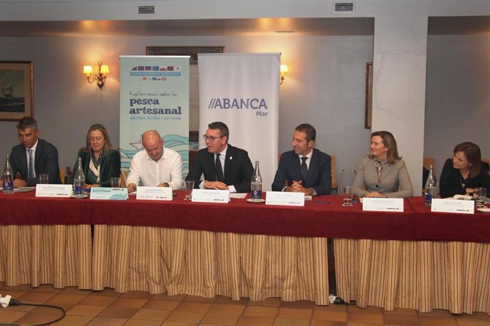 El conselleiro do Mar, Alfonso Villares, en la IX Interfederativa de Confradías del Cantábrico Noroeste