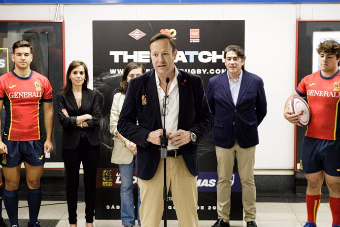 Archivo - El presidente de la Federación de Rugby, Juan Carlos Martín, interviene durante una exhibición de los jugadores de la selección española de rugby en el metro de Nuevos Ministerios, a 25 de mayo de 2023, en Madrid (España). La exhibición se ha 