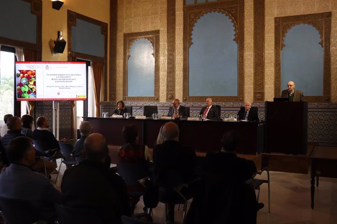 Presentación del libro 'La sanidad vegetal en la agricultura y la silvicultura: retos y perspectivas para la próxima década'.