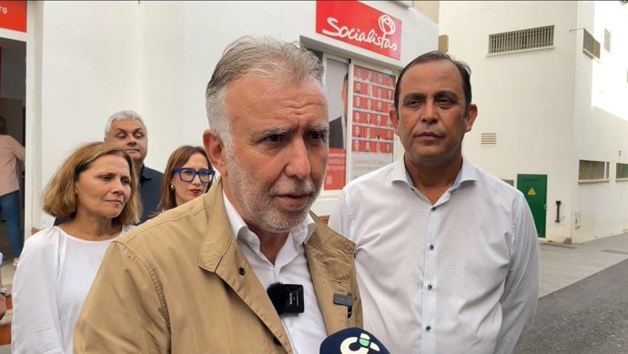 El secretario general del PSOE Canarias, Ángel Víctor Torres