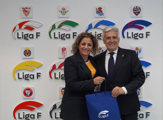Beatriz Álvarez y Pedro Rocha, en la sede de la Liga F.