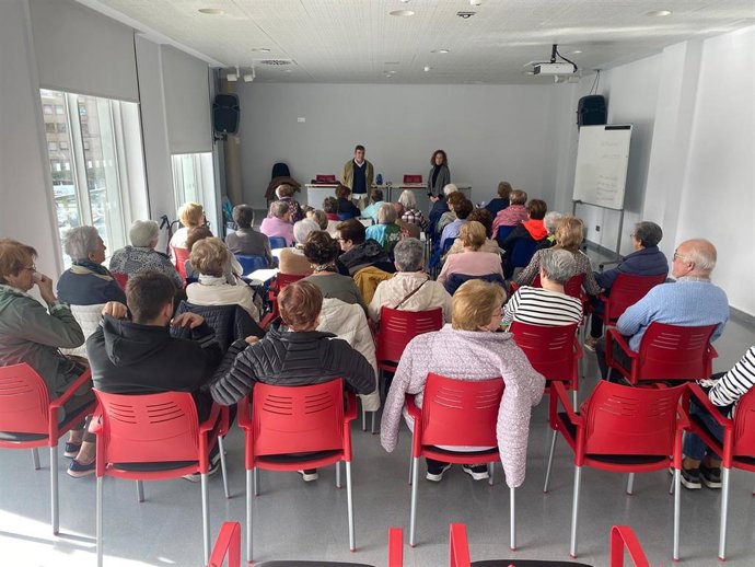 Esta mañana el concejal de Políticas Sociales y Familia, David Antoñanzas, ha dado la bienvenida a los doce participantes en el programa de Promoción de la autonomía personal y de atención a las personas en situación de dependencia