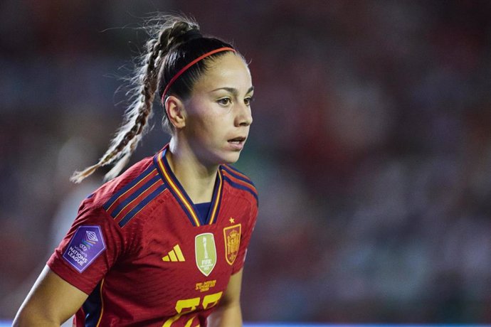 Archivo - Athenea del Castillo, durante un partido con la selección española.