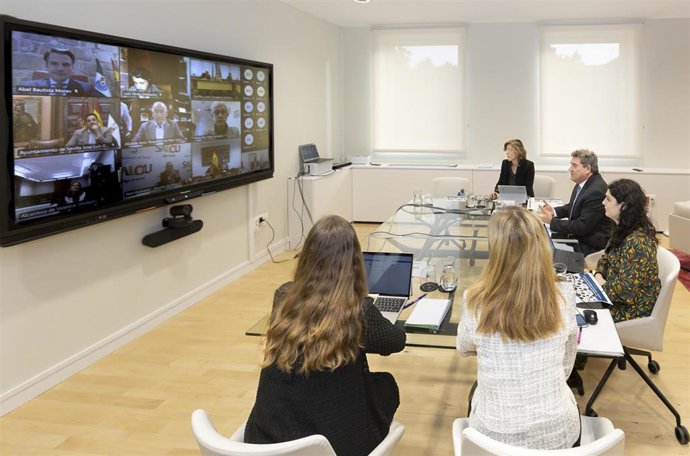 Videoconferencia del ministro de Inclusión, José Luis Escrivá, con 22 ayuntamientos de las mayores ciudades de España y de las que están acogiendo mayor número de migrantes en relación a su población