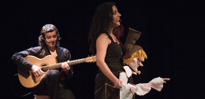 Una de las escenas de la obra teatral 'De bracet'.