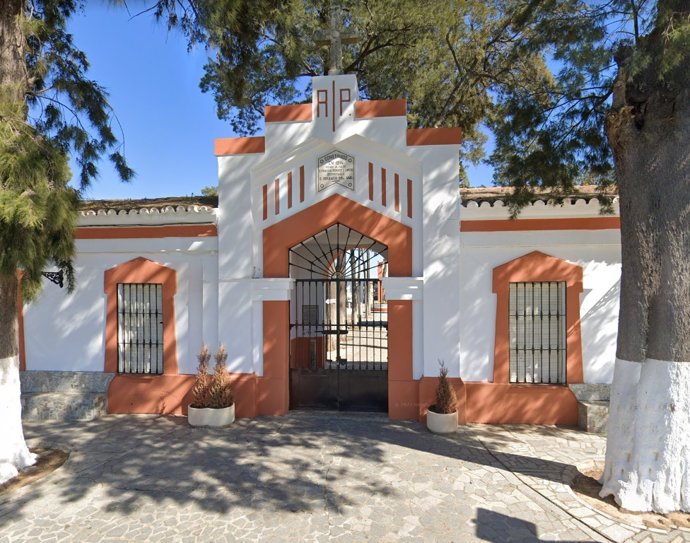 Entrada al cementerio de Montijo.