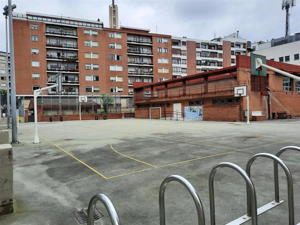Archivo - Patio de un colegio bilbaíno